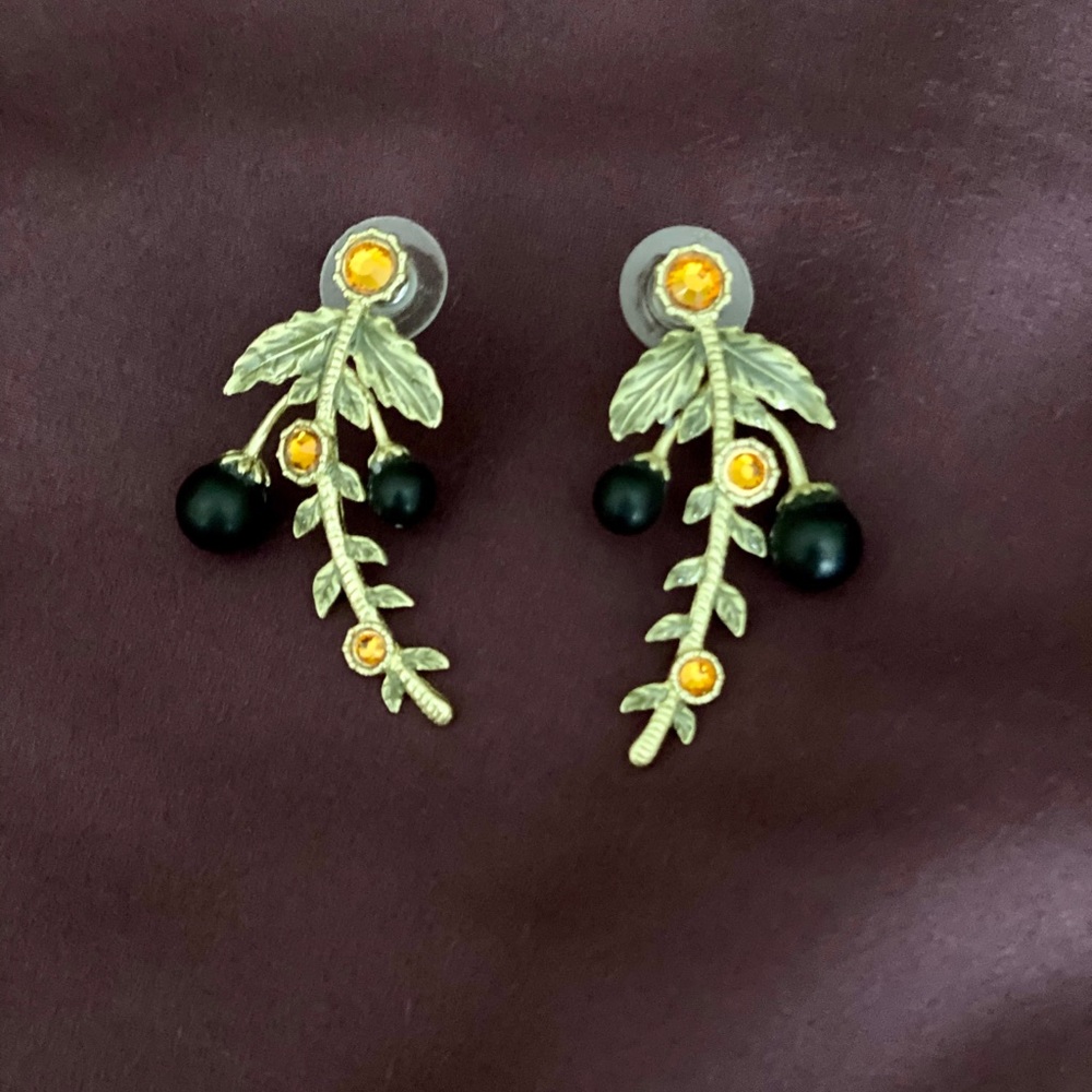Jewelmint Grape Vine Earrings